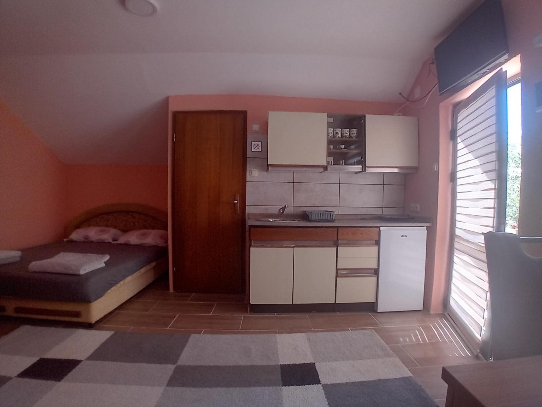 Red Apartman 2 Trebin Dış mekan fotoğraf
